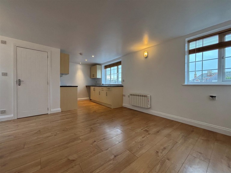 Images for The Broadway, Totland Bay