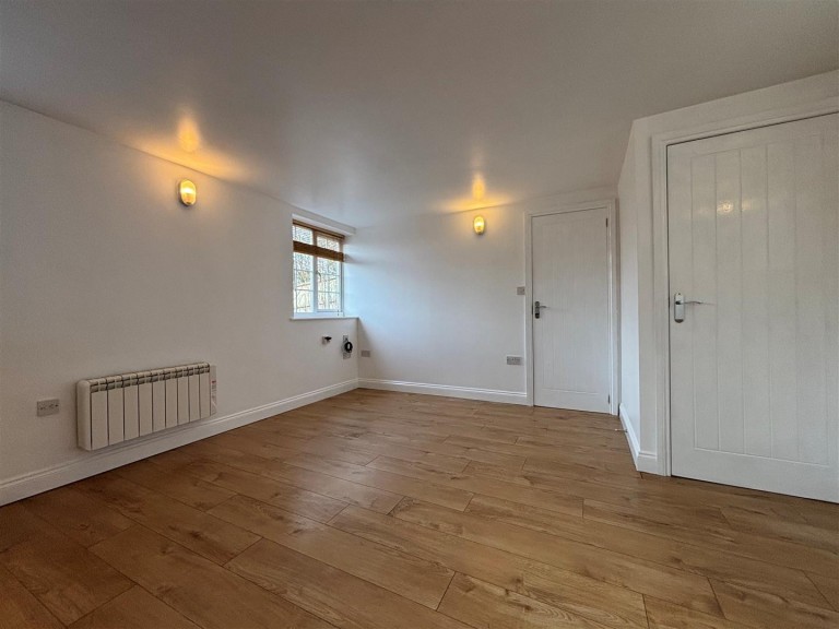 Images for The Broadway, Totland Bay