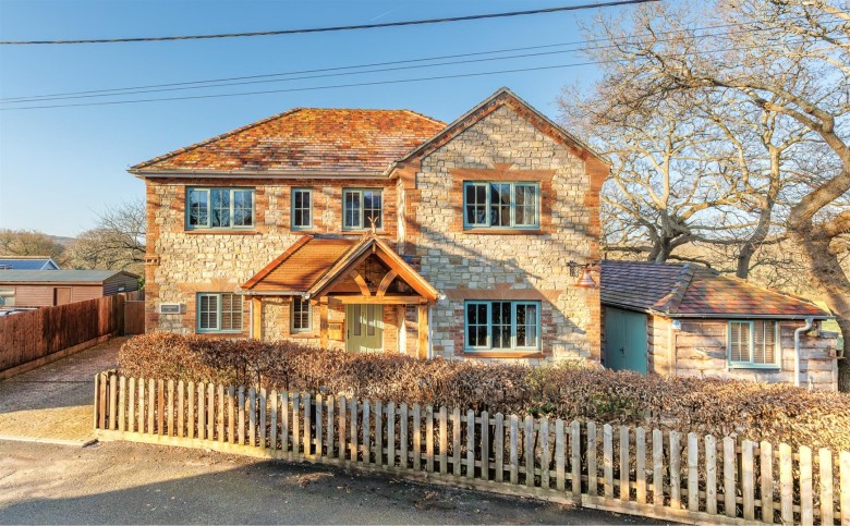 Click the photo for more details of Northwood, Nr Cowes, Isle of Wight