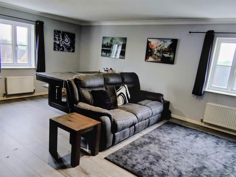 Images for 5, Makepeace House, Eastfields, Braunston, NN11