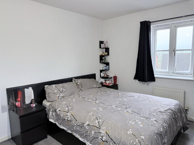 Images for 5, Makepeace House, Eastfields, Braunston, NN11