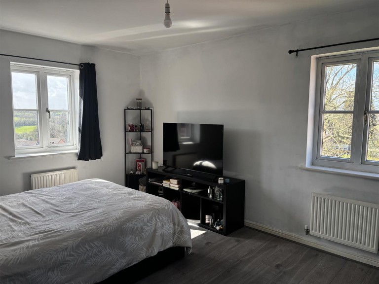 Images for 5, Makepeace House, Eastfields, Braunston, NN11
