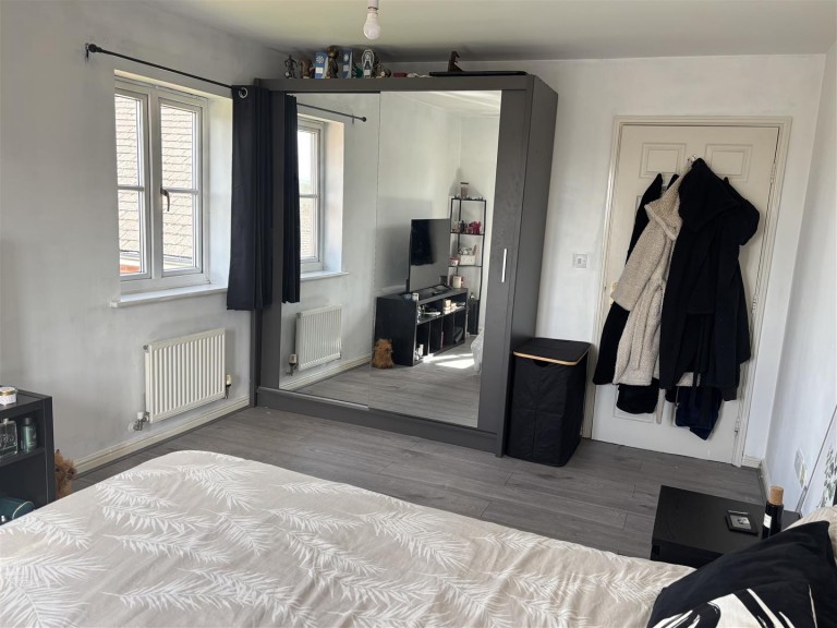 Images for 5, Makepeace House, Eastfields, Braunston, NN11