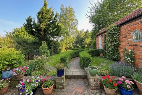 Click the photo for more details of Fosse Lane, Thorpe-On-The-Hill, Lincoln