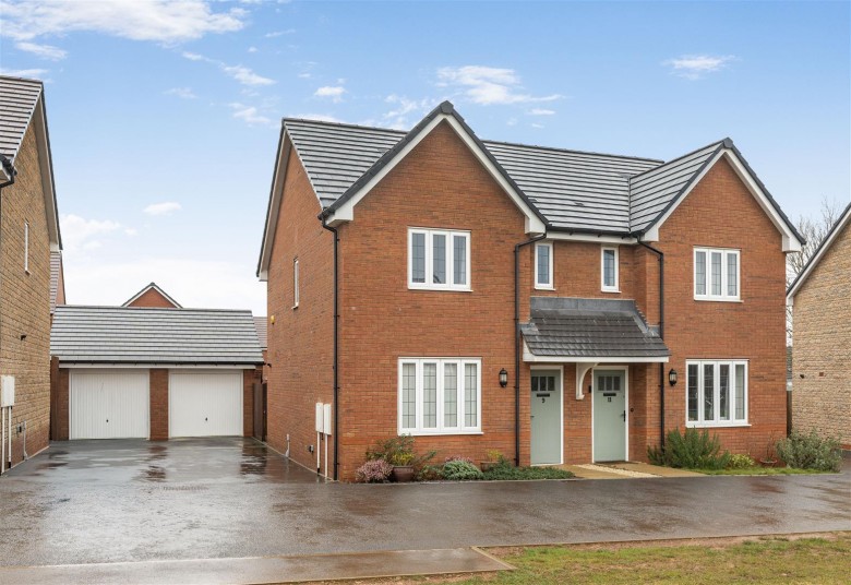 Click the photo for more details of Lunnun Road, Banbury