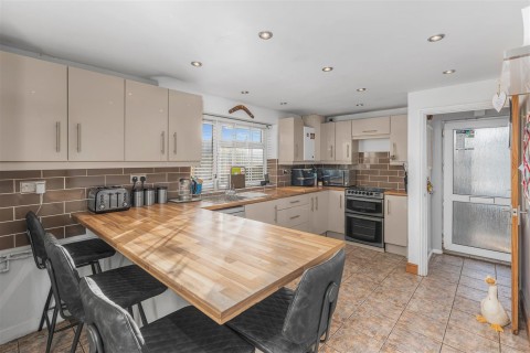 Click the photo for more details of Midway, Middleton Cheney, Banbury