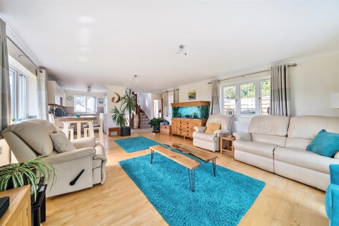 Click the photo for more details of Station Hill, Swimbridge, Barnstaple