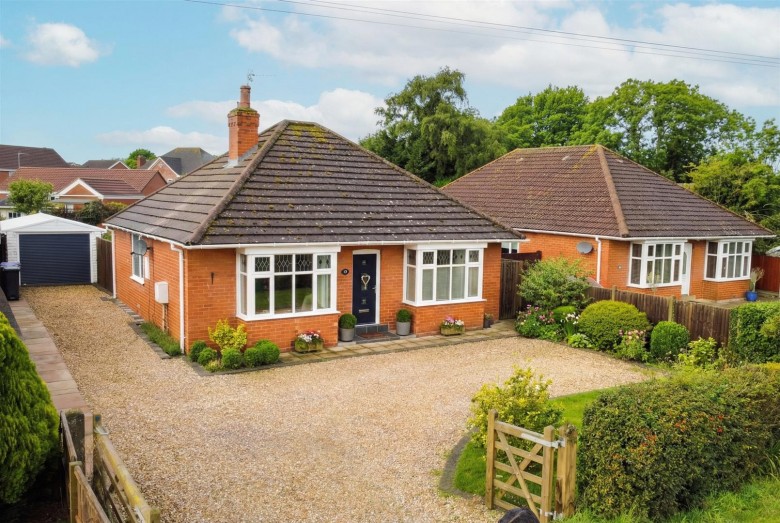 Click the photo for more details of Lincoln Road, Ruskington, Sleaford