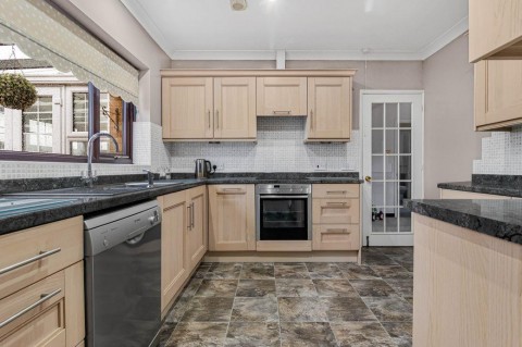 Click the photo for more details of West End, Haddenham