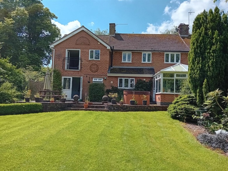 Click the photo for more details of Hinckley Road, Aston Flamville, Hinckley, LE10