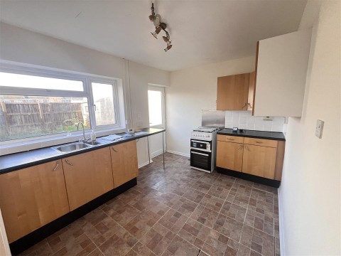 Click the photo for more details of Larkhill Road, Yeovil