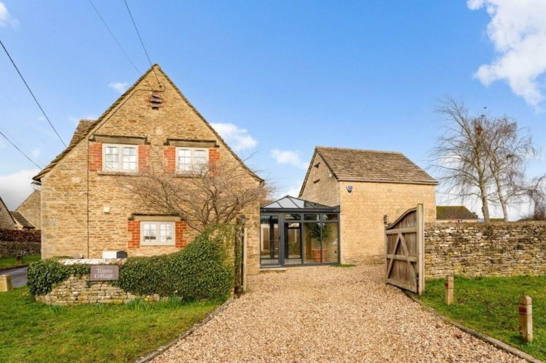 Click the photo for more details of Ampney Crucis, Gloucestershire