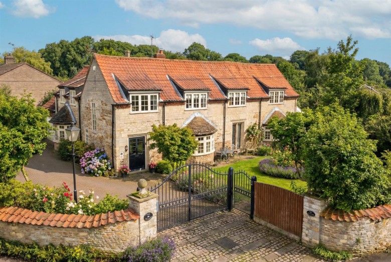 Click the photo for more details of Church Lane, Caythorpe, Grantham