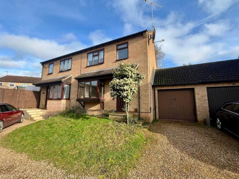 Click the photo for more details of Sentinel Road, West Hunsbury, Northampton, NN4