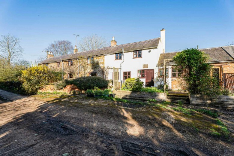 Click the photo for more details of Woodford Halse, Daventry, NN11