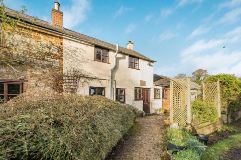 Click the photo for more details of Woodford Halse, Daventry, NN11