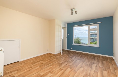 Click the photo for more details of Queens Road, Cowes