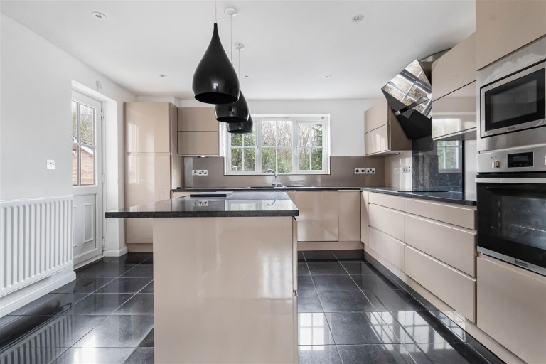 Images for Henry Close, Haverhill