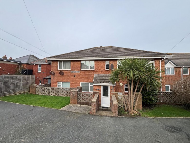 Click the photo for more details of Avenue Road, Freshwater