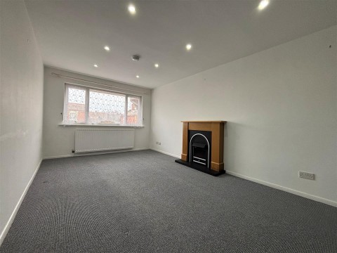 Click the photo for more details of Avenue Road, Freshwater