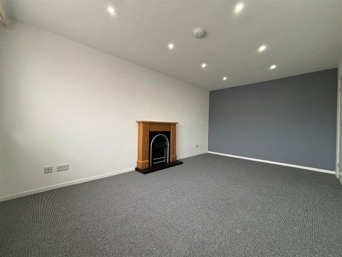 Click the photo for more details of Avenue Road, Freshwater