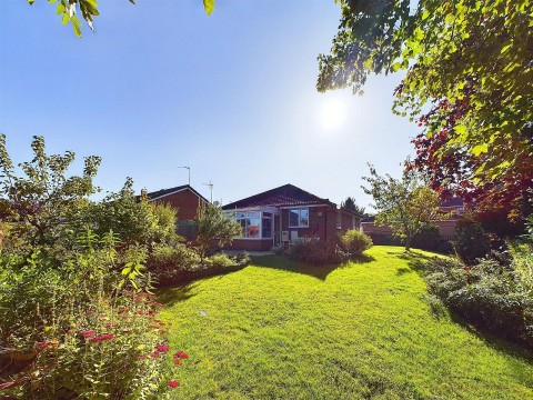 Click the photo for more details of Margaret Anne Road, Oadby, Leicester