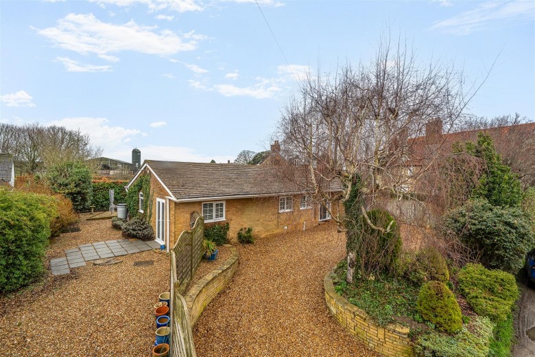 Click the photo for more details of Main Street, Woodend, NN12