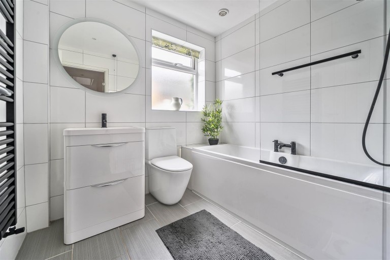 Images for Main Street, Woodend, NN12