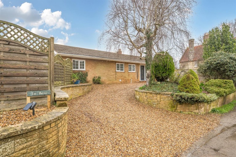 Images for Main Street, Woodend, NN12