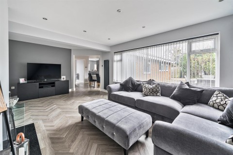 Click the photo for more details of Main Street, Woodend, NN12