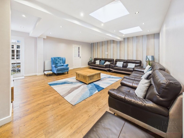 Click the photo for more details of Turnbury Way, Stoneygate, Leicester