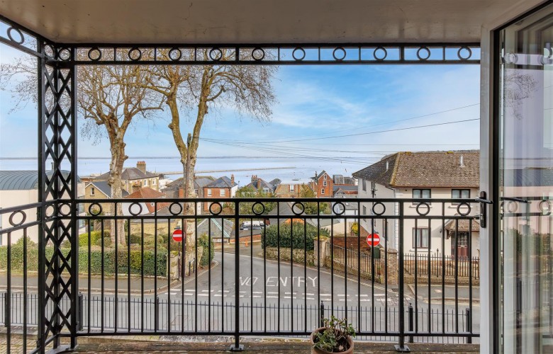 Click the photo for more details of Cowes, Isle of Wight