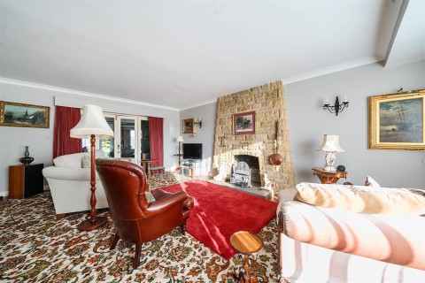 Click the photo for more details of Lower Street, Pury End, NN12