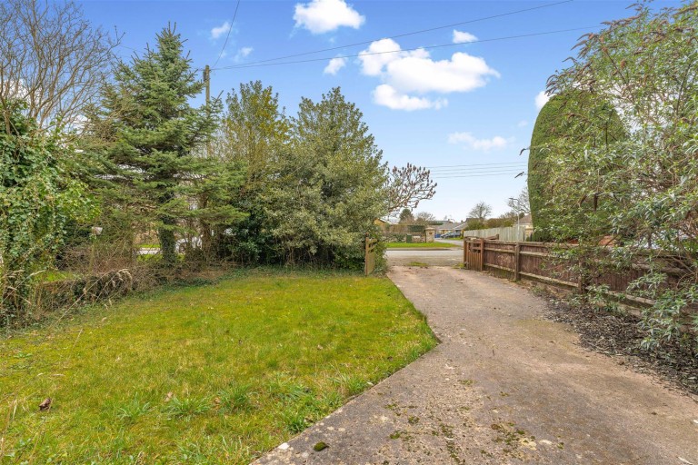 Images for Chacombe Road, Middleton Cheney - ground floor bedroom and bathroom