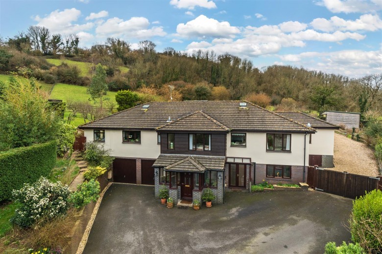 Click the photo for more details of Doddiscombsleigh, Exeter