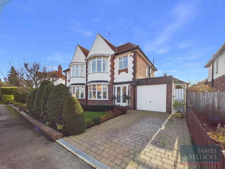 Click the photo for more details of Carfax Avenue, Oadby, Leicestershire