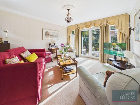 Click the photo for more details of Carfax Avenue, Oadby, Leicestershire