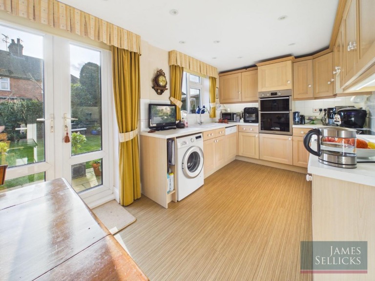 Images for Carfax Avenue, Oadby, Leicestershire