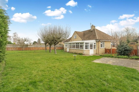 Click the photo for more details of Broughton Road, Banbury - exceptional plot