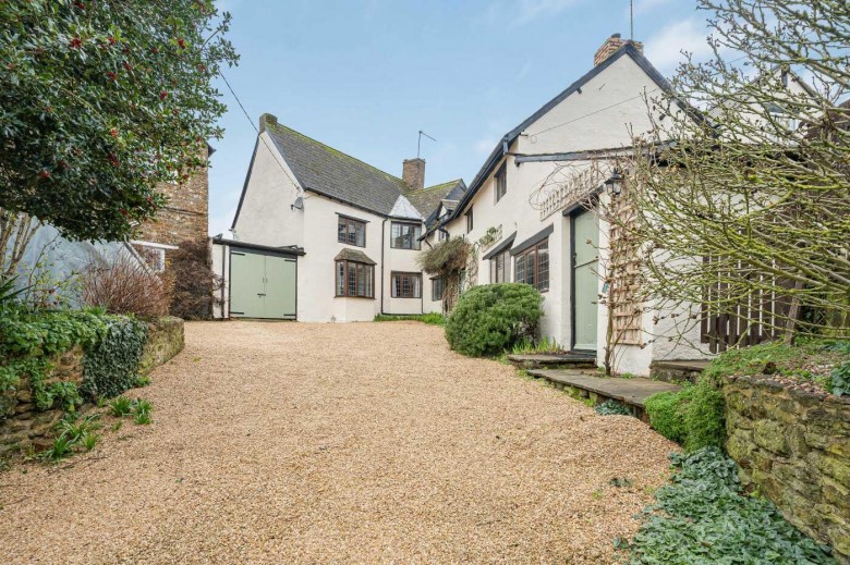 Click the photo for more details of Banbury Lane, Byfield, NN11