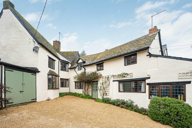 Click the photo for more details of Banbury Lane, Byfield, NN11