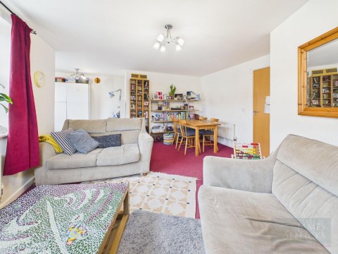 Click the photo for more details of Larchmont Road, Leicester