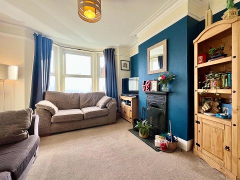 Click the photo for more details of Edinburgh Road, Queens Park, Northampton, NN2