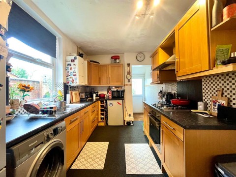 Click the photo for more details of Edinburgh Road, Queens Park, Northampton, NN2