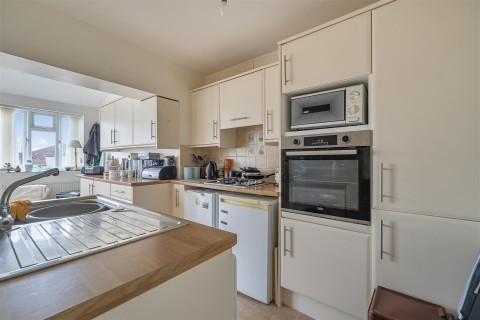 Click the photo for more details of High Lea, Yeovil