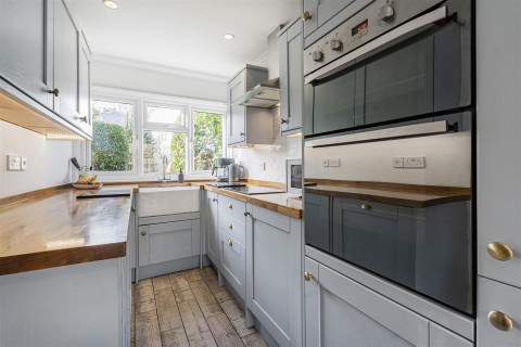 Click the photo for more details of Ashprington, Totnes