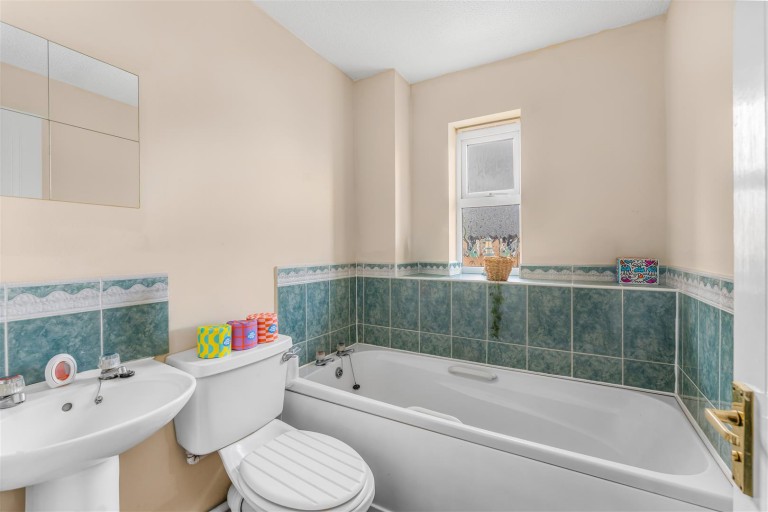 Images for Wellington Avenue, Banbury - ideal for commuters