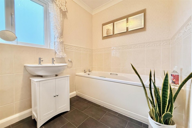 Images for Green Man Road, Navenby, Lincoln