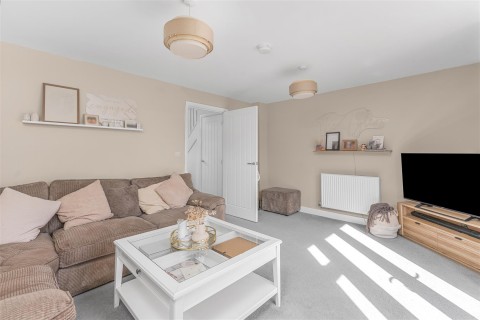 Click the photo for more details of Longdon Crescent, Banbury - complete onward chain