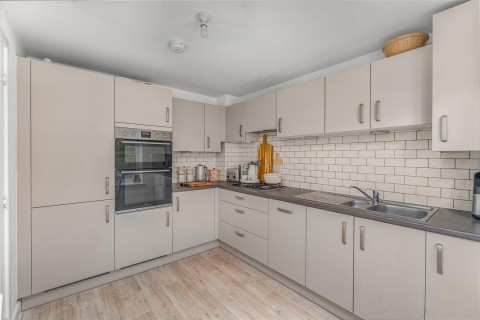 Click the photo for more details of Longdon Crescent, Banbury - complete onward chain